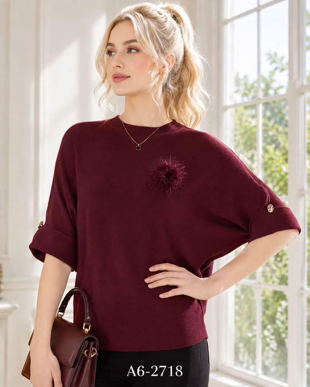 Sweter nietoperz z puszystym pomponem